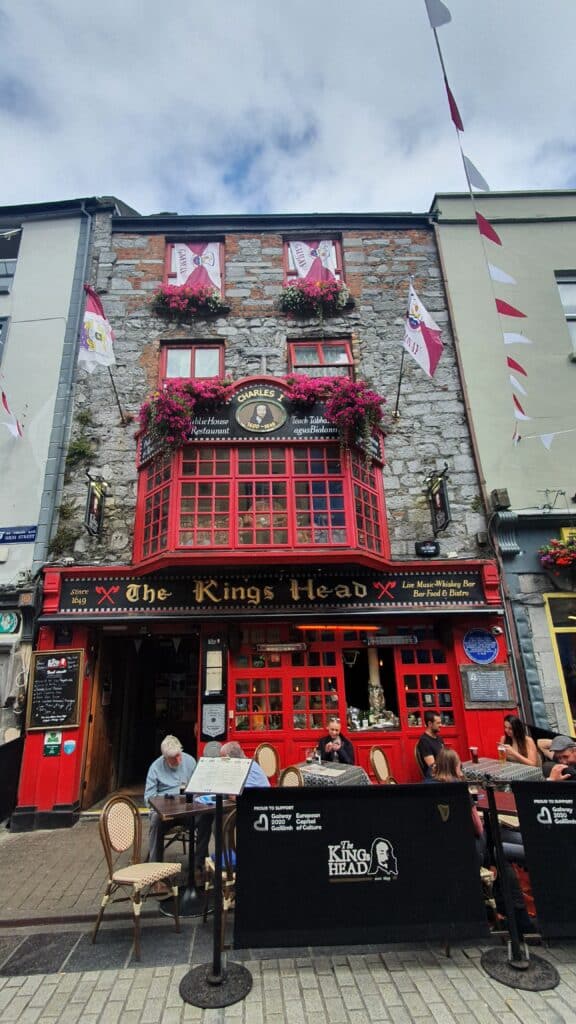 Façade d'un pub à Galway