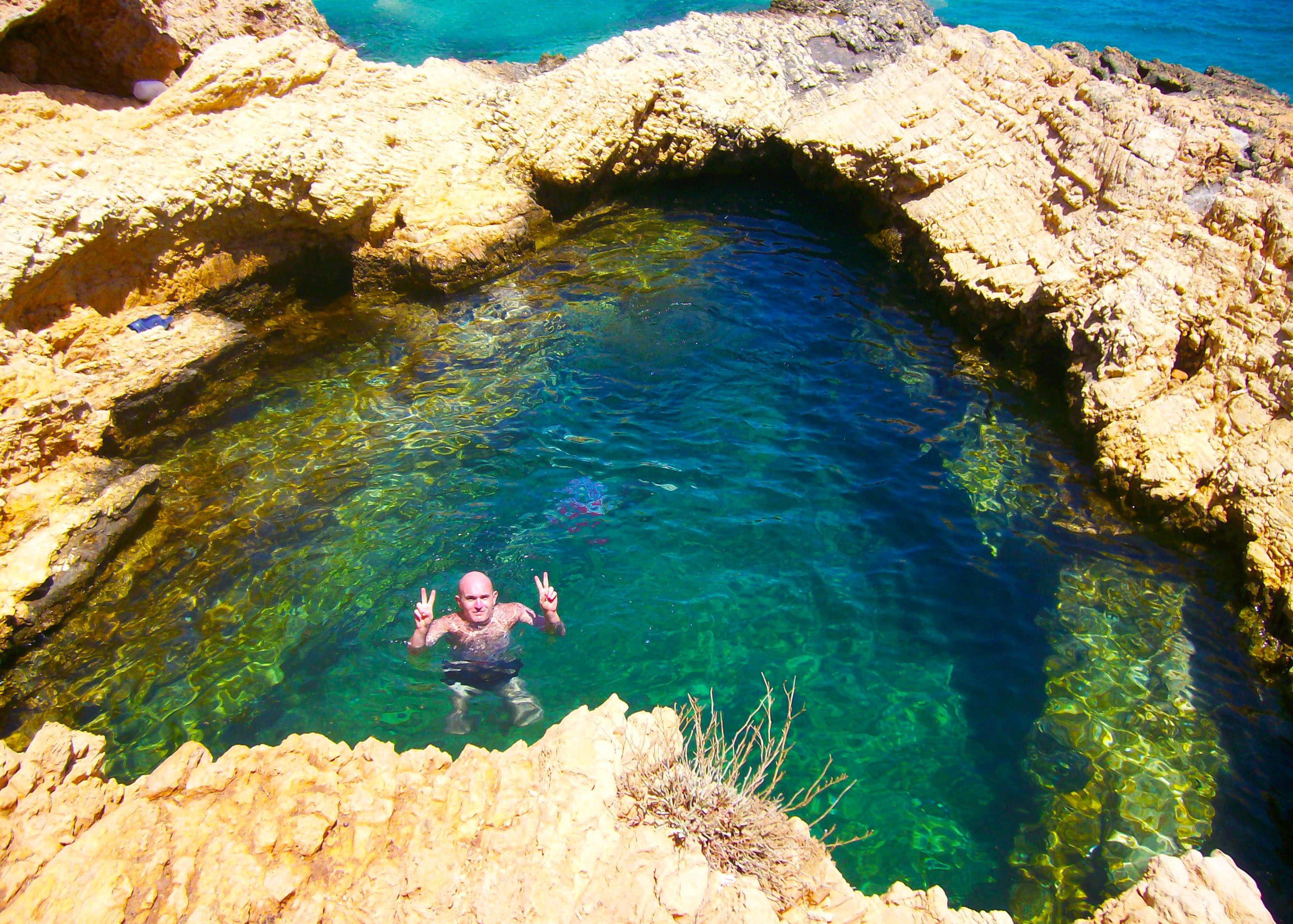 Les piscines naturelles dites Pissina de Koufonissia dans les Cyclades en Grèce